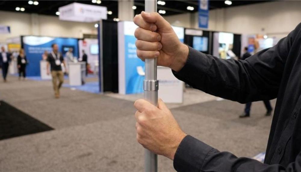 Assembling retractable banner stand base and support pole